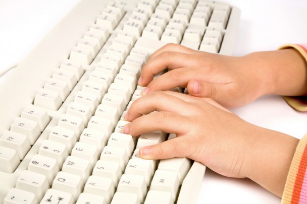 children learning typing