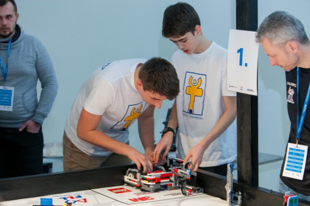 20150208first-lego-league-robot-verseny2