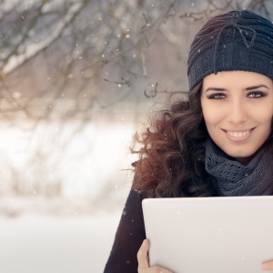 stockfresh_6454048_winter-woman-with-tablet-outside-in-the-snow_sizeM